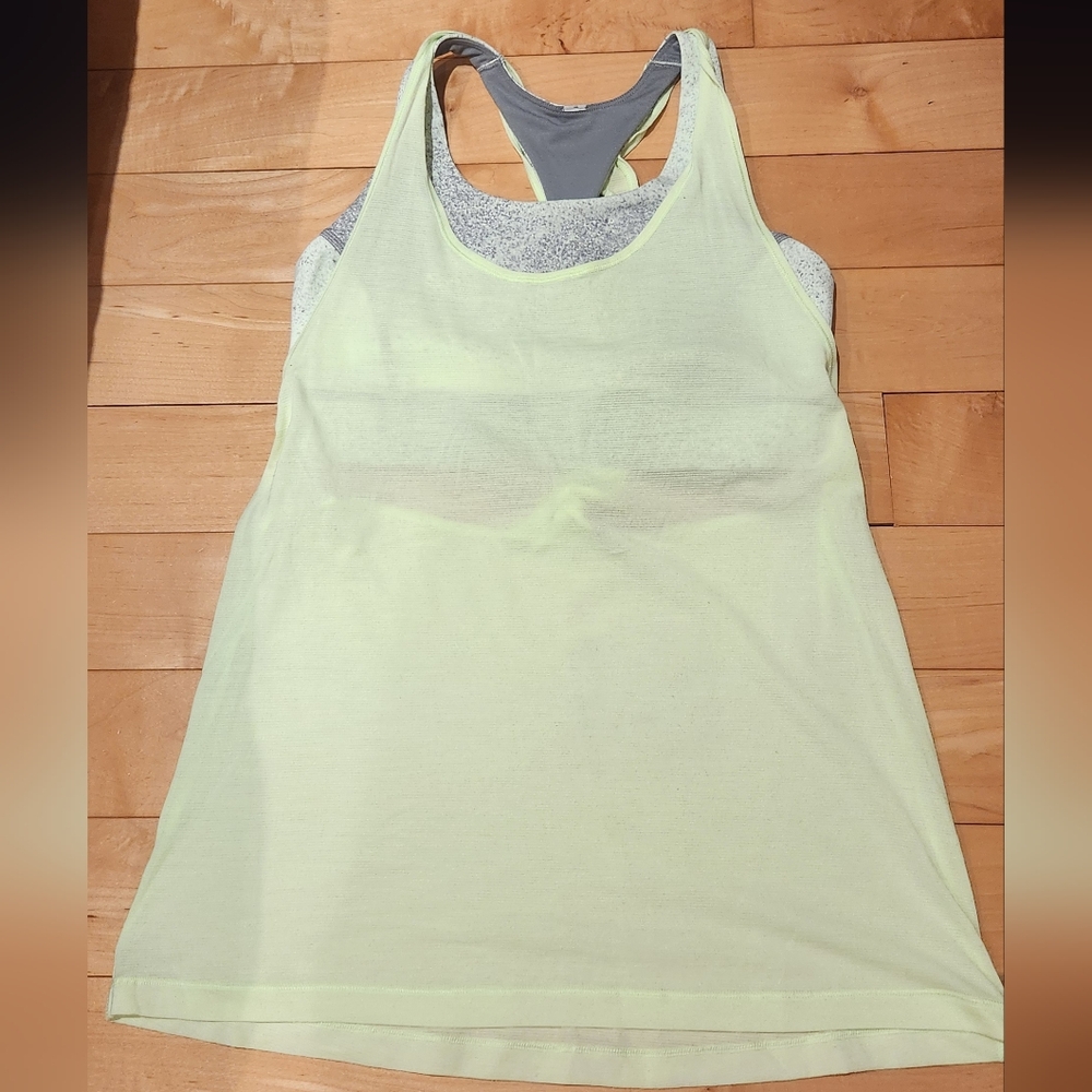 NEW! LULULEMON 2-in-1 tank top with built in sports bra in lemon/ grey in size 4